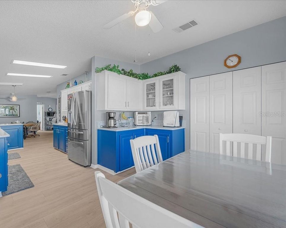 Image 10 of property listing at 27110 JONES LOOP RD 295, Punta Gorda, FL 33982