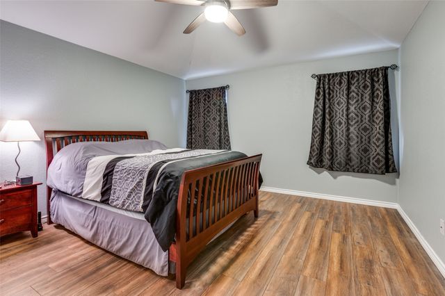 215 Cain Drive, Cedar Hill, TX 75104