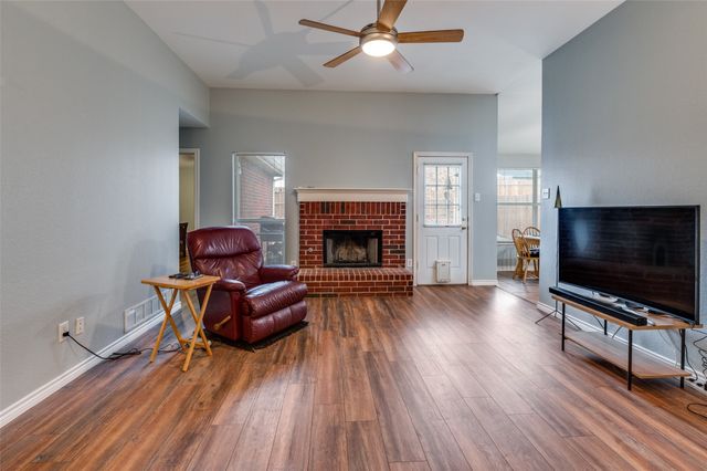 215 Cain Drive, Cedar Hill, TX 75104