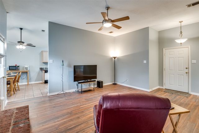 215 Cain Drive, Cedar Hill, TX 75104