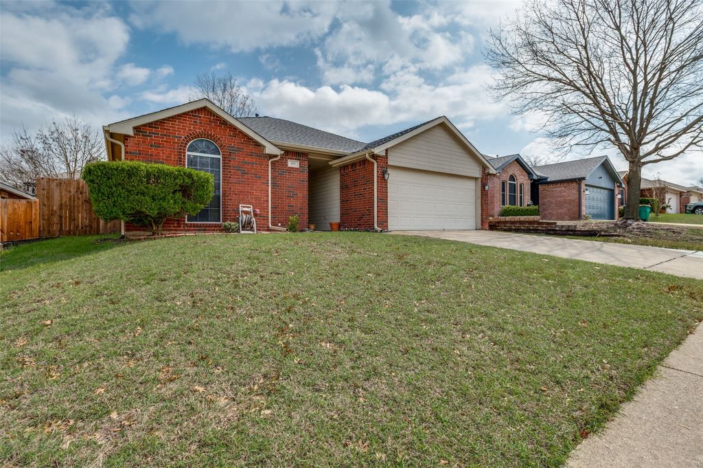 215 Cain Drive, Cedar Hill, TX 75104