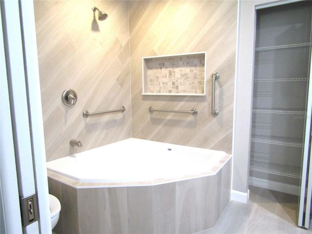 376 OAK HILL DRIVE 36, Sarasota, FL 34232