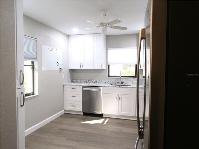 376 OAK HILL DRIVE 36, Sarasota, FL 34232