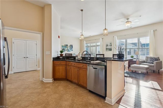 670 Town Center Dr Unit 405, Newport News, VA 23606