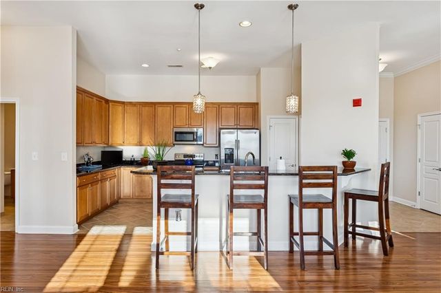 670 Town Center Dr Unit 405, Newport News, VA 23606