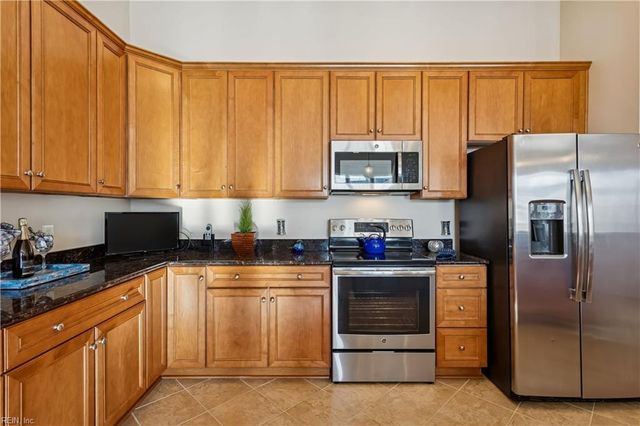 670 Town Center Dr Unit 405, Newport News, VA 23606