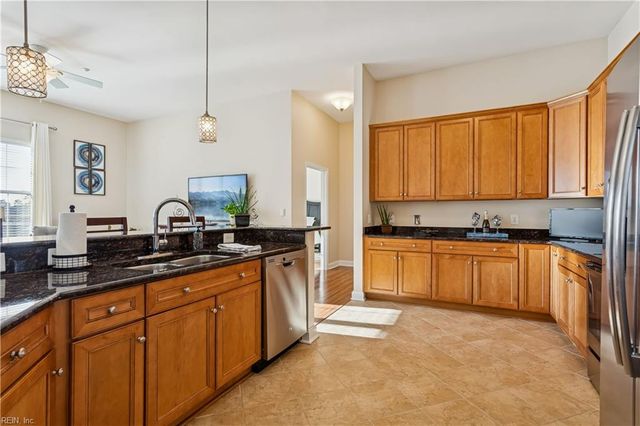 670 Town Center Dr Unit 405, Newport News, VA 23606