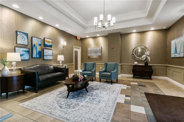 670 Town Center Dr Unit 405, Newport News, VA 23606