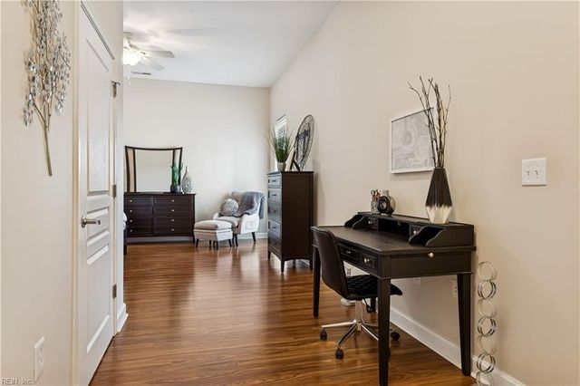 670 Town Center Dr Unit 405, Newport News, VA 23606