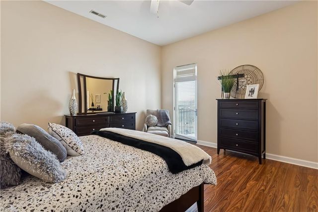 670 Town Center Dr Unit 405, Newport News, VA 23606