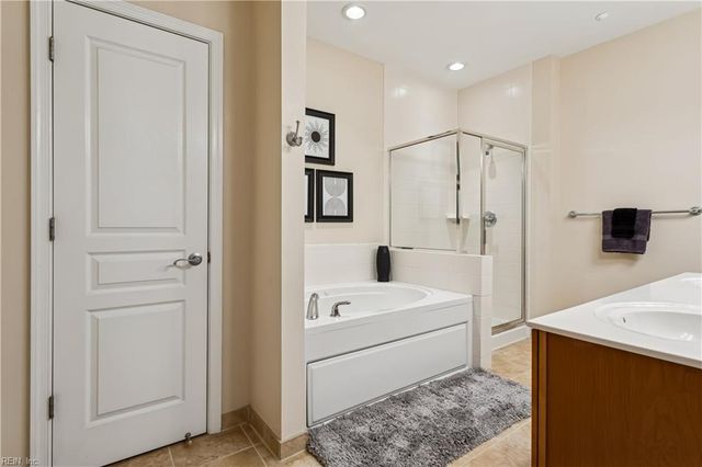 670 Town Center Dr Unit 405, Newport News, VA 23606