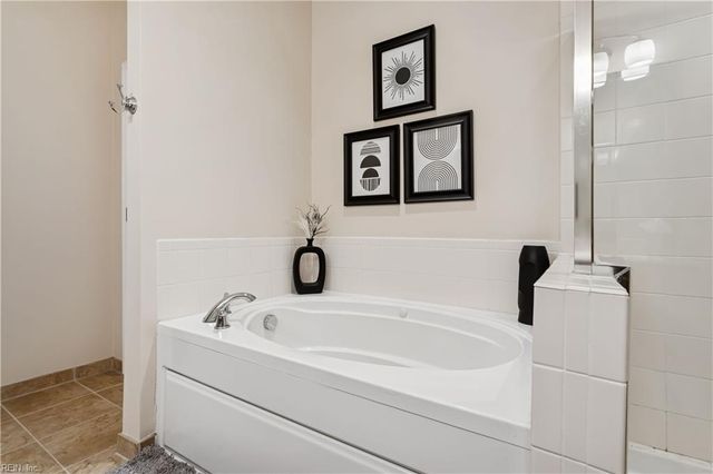 670 Town Center Dr Unit 405, Newport News, VA 23606