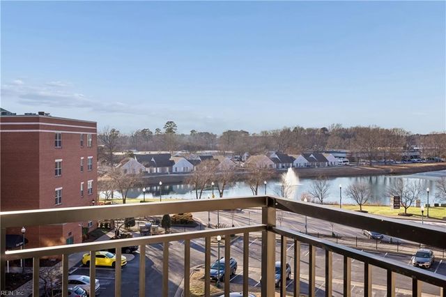 670 Town Center Dr Unit 405, Newport News, VA 23606