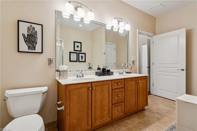 670 Town Center Dr Unit 405, Newport News, VA 23606