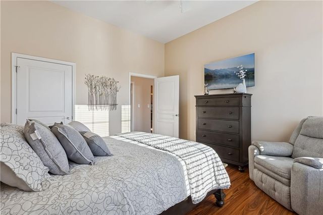 670 Town Center Dr Unit 405, Newport News, VA 23606