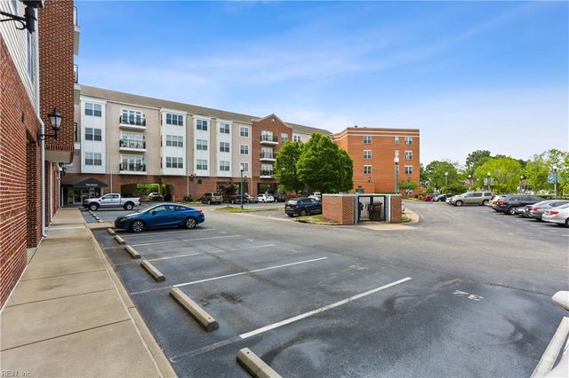 670 Town Center Dr Unit 405, Newport News, VA 23606