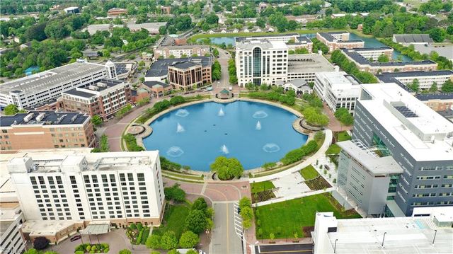 670 Town Center Dr Unit 405, Newport News, VA 23606