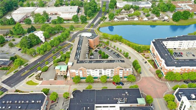 670 Town Center Dr Unit 405, Newport News, VA 23606
