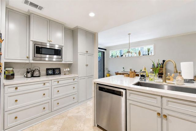 239 Litchfield Lane, Houston, TX 77024