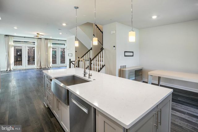 6725 24TH CT N, Arlington, VA 22205