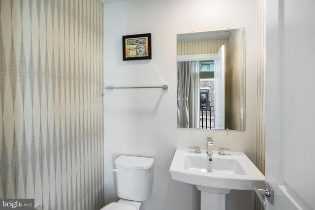 6725 24TH CT N, Arlington, VA 22205