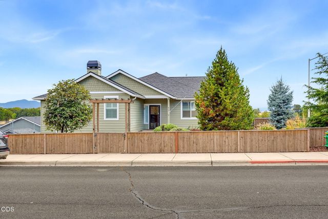 417 Echo Way, Eagle Point, OR 97524