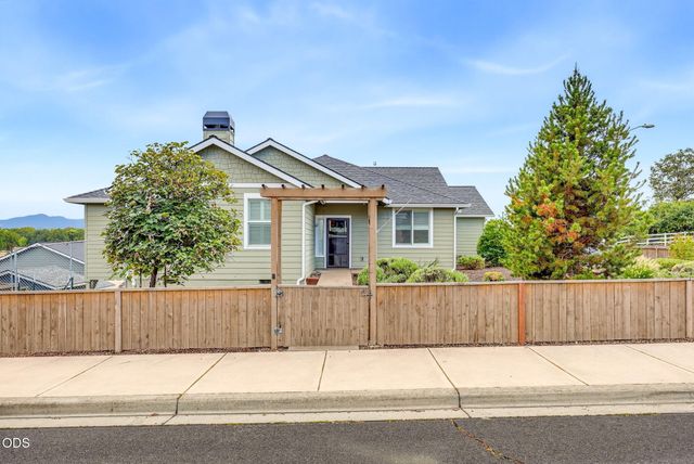 417 Echo Way, Eagle Point, OR 97524