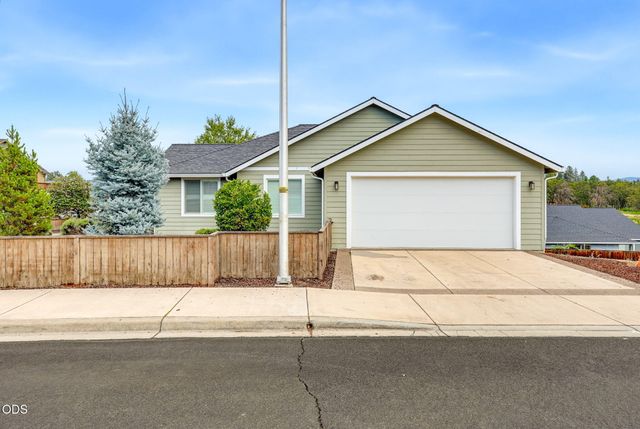 417 Echo Way, Eagle Point, OR 97524