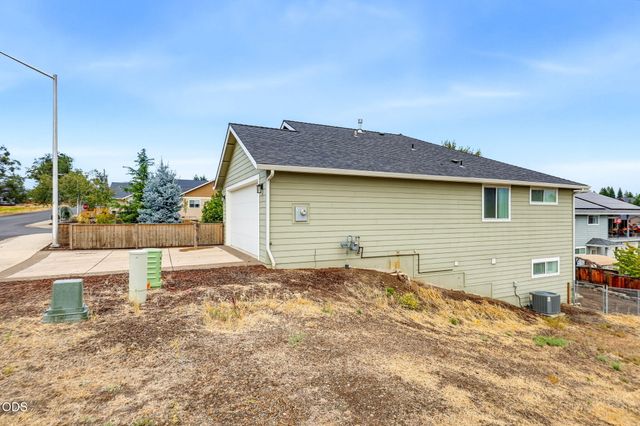 417 Echo Way, Eagle Point, OR 97524