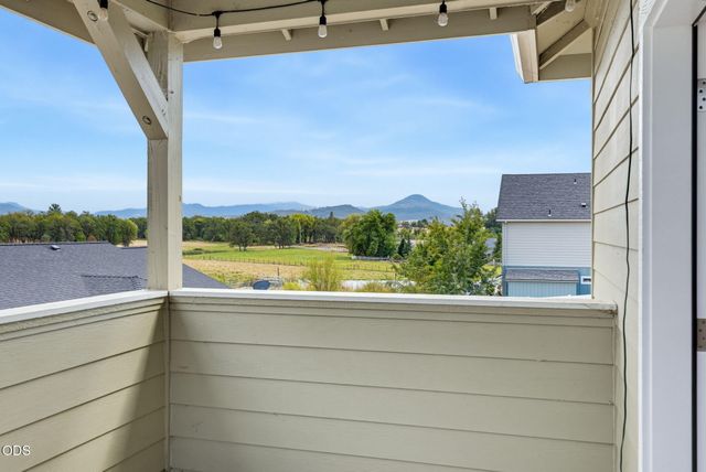 417 Echo Way, Eagle Point, OR 97524