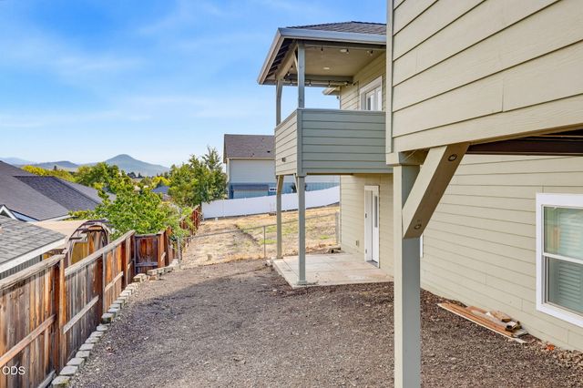 417 Echo Way, Eagle Point, OR 97524