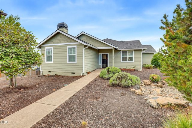 417 Echo Way, Eagle Point, OR 97524
