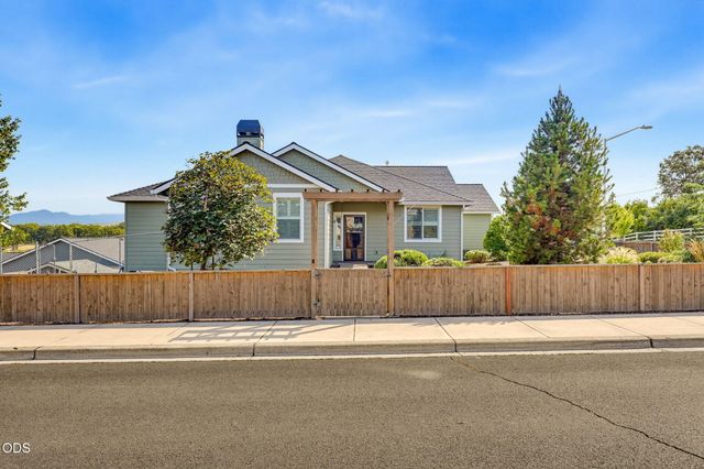 417 Echo Way, Eagle Point, OR 97524