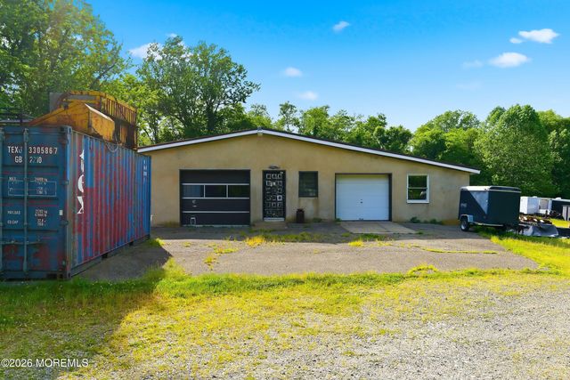 26 Megill Road, Farmingdale, NJ 07727