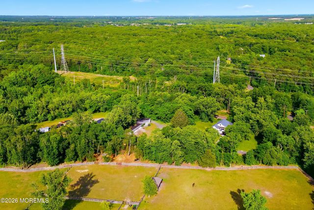 26 Megill Road, Farmingdale, NJ 07727