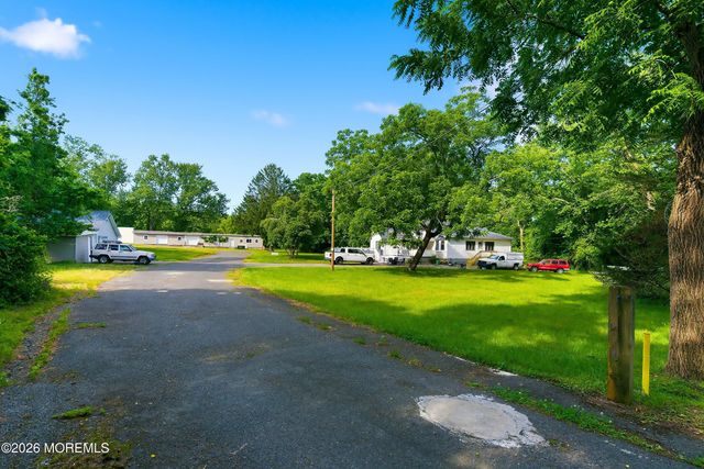 26 Megill Road, Farmingdale, NJ 07727