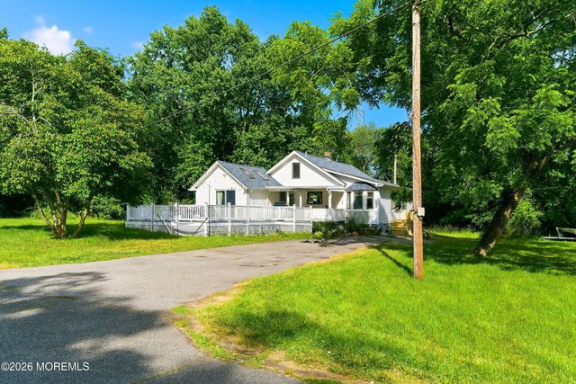 26 Megill Road, Farmingdale, NJ 07727