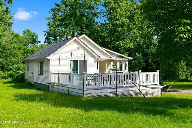 26 Megill Road, Farmingdale, NJ 07727