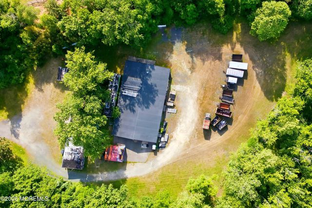 26 Megill Road, Farmingdale, NJ 07727