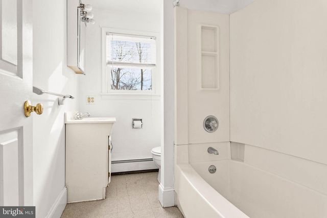 211 GREENFIELD AVE, Ardmore, PA 19003