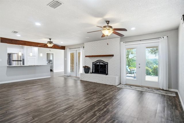 5920 Diamond Oaks Drive S, Haltom City, TX 76117