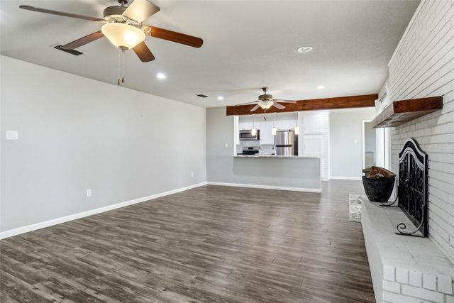 5920 Diamond Oaks Drive S, Haltom City, TX 76117