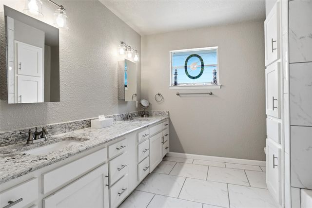 5920 Diamond Oaks Drive S, Haltom City, TX 76117