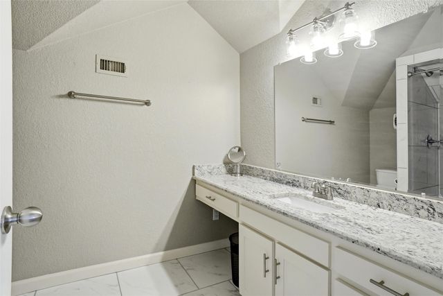 5920 Diamond Oaks Drive S, Haltom City, TX 76117
