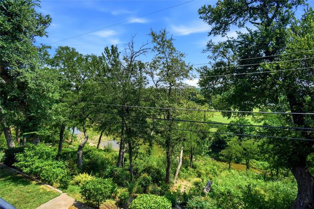 5920 Diamond Oaks Drive S, Haltom City, TX 76117