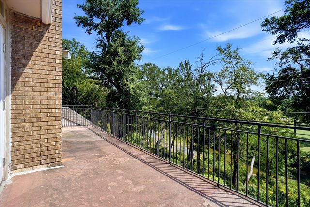 5920 Diamond Oaks Drive S, Haltom City, TX 76117
