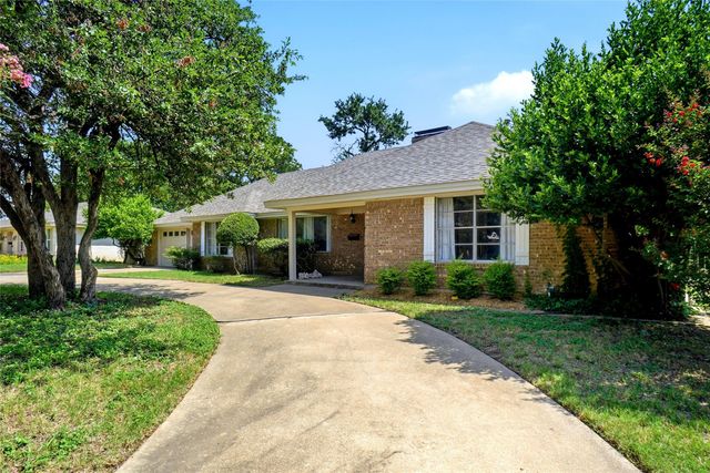 5920 Diamond Oaks Drive S, Haltom City, TX 76117