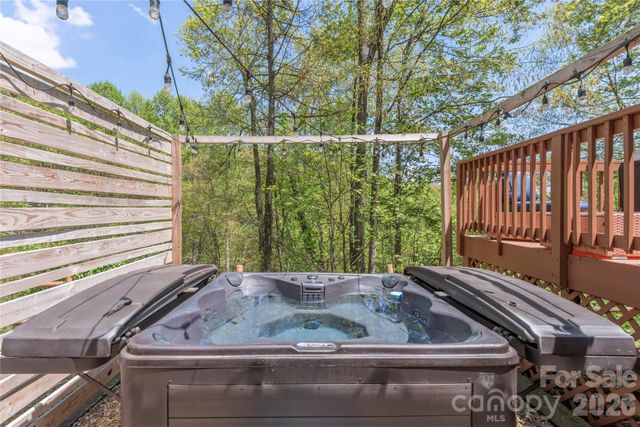860 Creekside Drive, Maggie Valley, NC 28751