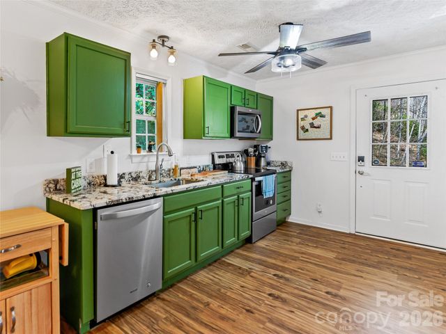 860 Creekside Drive, Maggie Valley, NC 28751