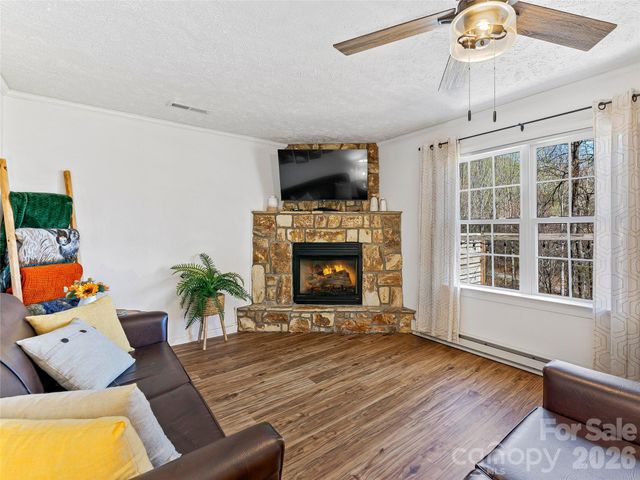 860 Creekside Drive, Maggie Valley, NC 28751